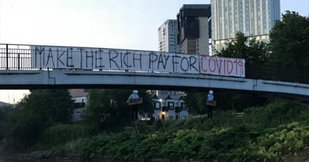 Effigies of government figure and businessman hung on Salford bridge below coronavirus protest banner slammed as ‘unacceptable’ - manchestereveningnews.co.uk