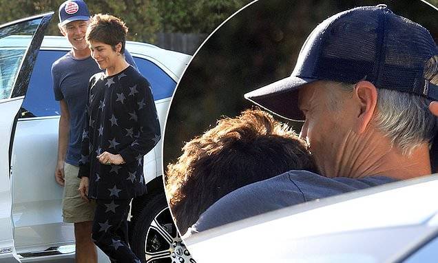 Ron Carlson - Selma Blair shares sweet embrace with beau Ron Carlson as loved-up couple enjoy outing in LA - dailymail.co.uk - city Selma, county Blair - county Blair