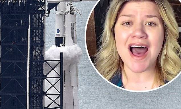 Kelly Clarkson - Robert Behnken - Kelly Clarkson sings the national anthem prior to what was to be the NASA-Space X collaboration - dailymail.co.uk - Usa - state Florida