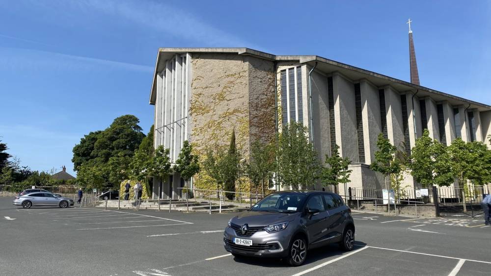 Dublin church holds mass despite advice for places of worship to close - rte.ie - Ireland - city Dublin