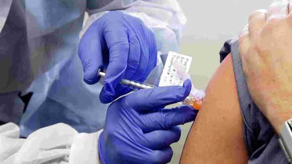 Coronavirus: Glaxo to make 1 billion doses of Covid-19 vaccine booster - livemint.com - Britain - France - city Sanofi