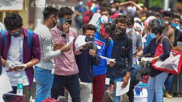 2.4 lakh migrant workers flee Bengaluru in 25 days - livemint.com - India - city Bengaluru