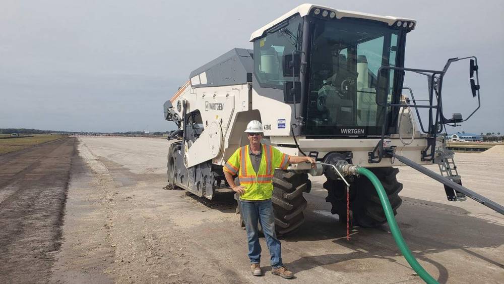 Furloughed construction supervisor gets unemployment checks for mystery woman - clickorlando.com - state Florida