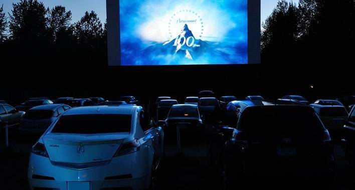 Bonnie Henry - Drive-in movie theatre in Langley, B.C., conforms to 50-vehicle limit under COVID-19 - globalnews.ca