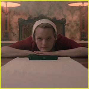 Elisabeth Moss - Elisabeth Moss Gives Status Update on 'Handmaid's Tale' Season 4 - justjared.com