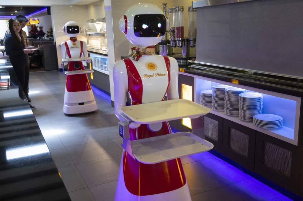 Hello and welcome: robot waiters to the rescue amid virus - clickorlando.com - China - Netherlands