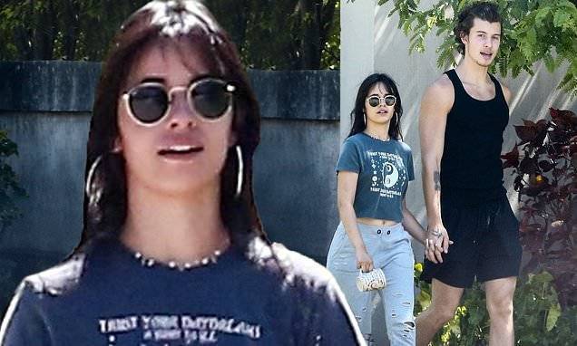 Camila Cabello - Shawn Mendes - Camila Cabello dresses up her quarantine look with hoop earrings - dailymail.co.uk - state Florida