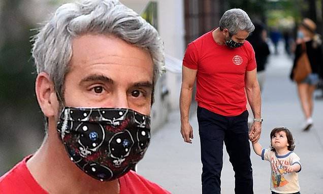 Andy Cohen - Andy Cohen's son Ben takes his first steps - dailymail.co.uk - New York