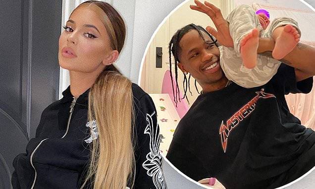 Kylie Jenner - Travis Scott - Kylie Jenner poses seductively for a 'Trolls & chill' session while quarantining with Travis Scott - dailymail.co.uk