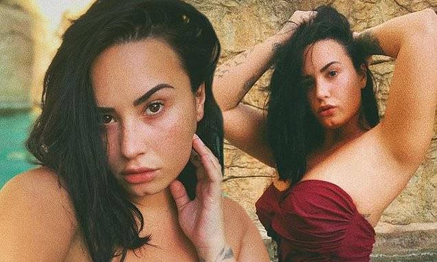 Max Ehrich - Demi Lovato - Demi Lovato goes makeup-free as poses in her pool wearing a sultry strapless swimsuit - dailymail.co.uk