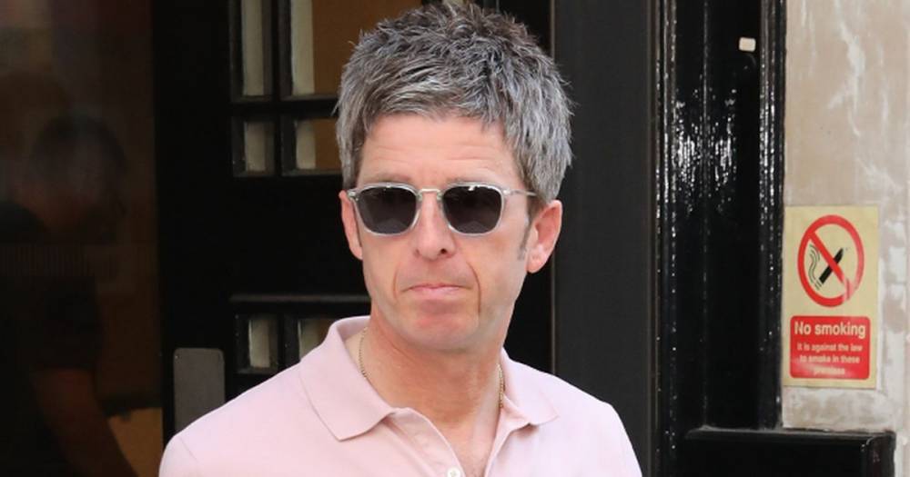 Noel Gallagher - Noel Gallagher flouts lockdown guidelines and is spotted at his two homes - mirror.co.uk - county Hampshire