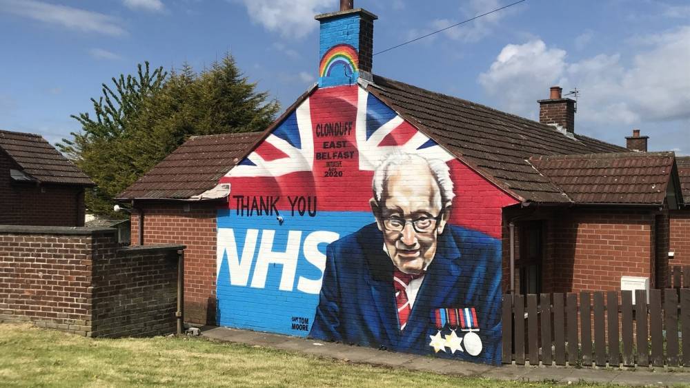 Artists in Northern Ireland use walls to thank NHS - rte.ie - Ireland