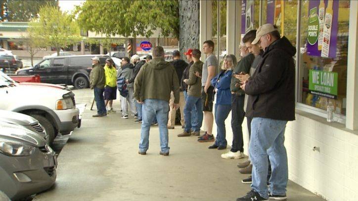 Line stretches out the door at Washington barbershop operating outside of stay-at-home order - fox29.com - Washington - state Washington - county Martin - county Snohomish