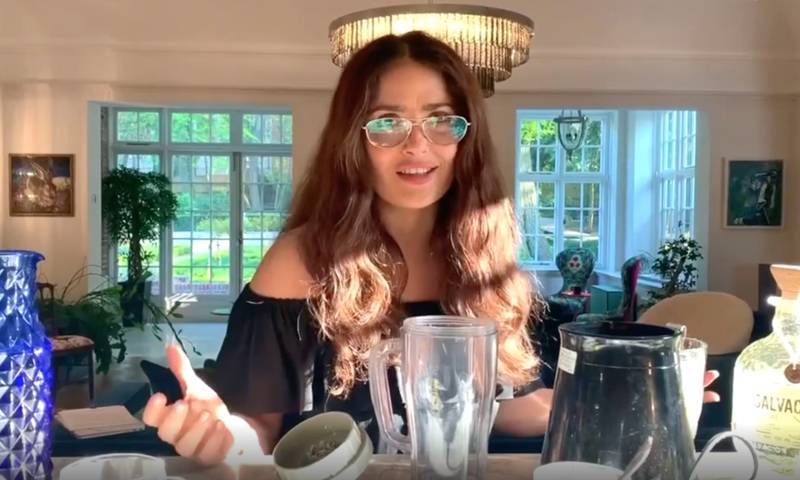 Salma Hayek and daughter Valentina get busy in the kitchen - us.hola.com - Mexico