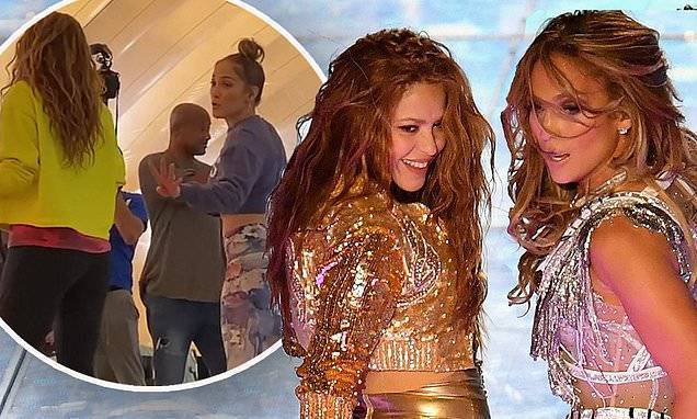 Jennifer Lopez - JLo instructs Shakira on proper booty-shaking by using her mother's advice in Super Bowl BTS clip - dailymail.co.uk - Puerto Rico - Colombia