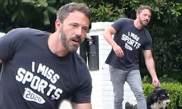 Jennifer Garner - Ben Affleck springs to the rescue after his family's pooch escapes from his assistant's minivan - dailymail.co.uk - Los Angeles