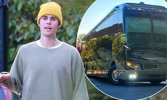 Justin Bieber - Love Yourself - Justin Bieber shoots hoops at Beverly Hills mansion with his bodyguard... as his tour bus arrives - dailymail.co.uk