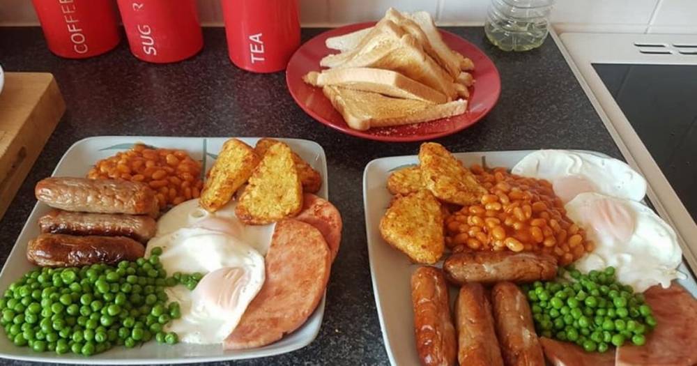 Woman sends internet into meltdown after adding peas to Full English Breakfast - dailystar.co.uk - Britain