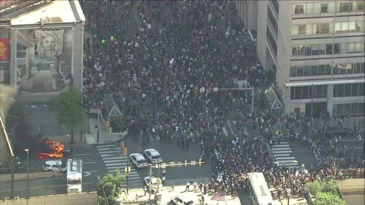 George Floyd - Protestors clash with police outside Municipal Services building in Center City - fox29.com - city Philadelphia - county Hall - city Minneapolis - city Center