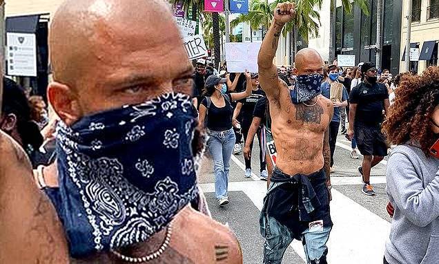George Floyd - Jeremy 'Hot Felon' Meeks marches in LA as he joins nation-wide protests over killing of George Floyd - dailymail.co.uk - Los Angeles - state California - city Los Angeles