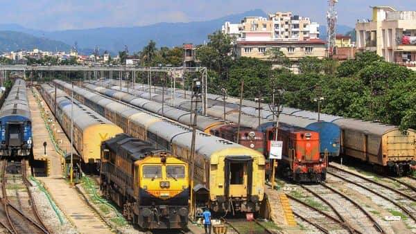 Over 1.45 lakh passengers to travel in 200 special trains tomorrow: Railways - livemint.com - India