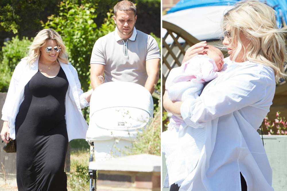 Danielle Armstrong - Tom Edney - Orla Mae - Danielle Armstrong goes for a walk with newborn daughter Orla Mae and fiance Tom four days after giving birth - thesun.co.uk - county Essex