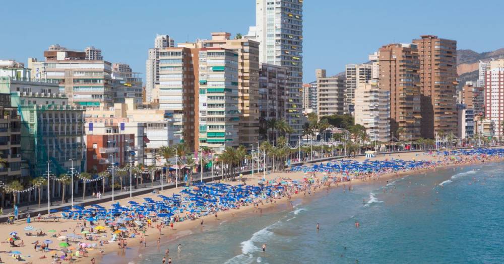 Toni Pérez - British holidaymakers in Benidorm face having to leave beach at lunchtime - mirror.co.uk - Spain - Britain - city Madrid