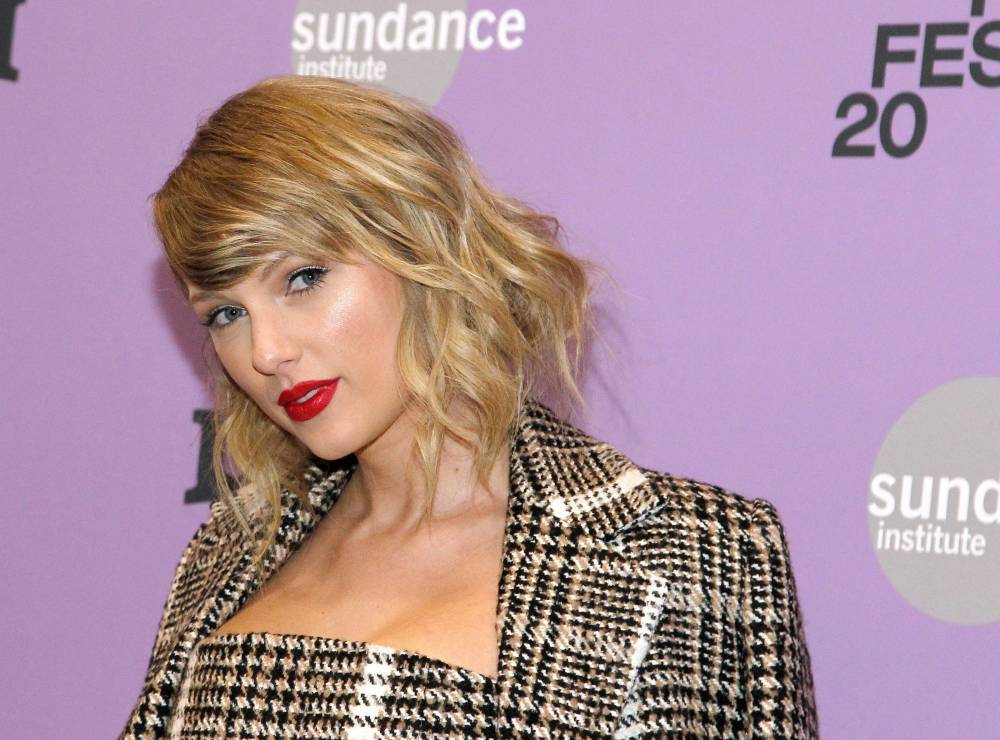 Whitney Hilton - Taylor Swift Sends Utah Nurse A Gift Package For Her Work On The Frontlines - etcanada.com - state Utah