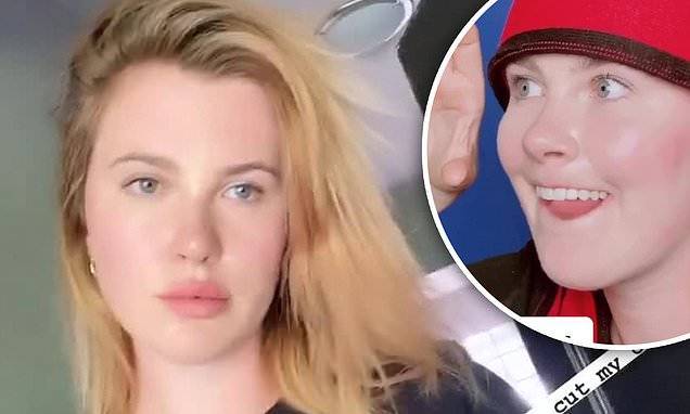 Ireland Baldwin successfully cuts her own hair from home during quarantine as she battles UTI - dailymail.co.uk - Ireland