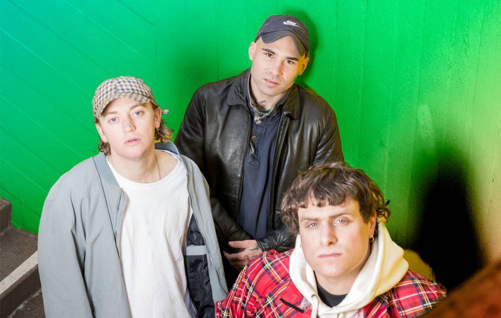 Watch DMA’S perform stripped-back version of ‘The Glow’ - nme.com - Australia
