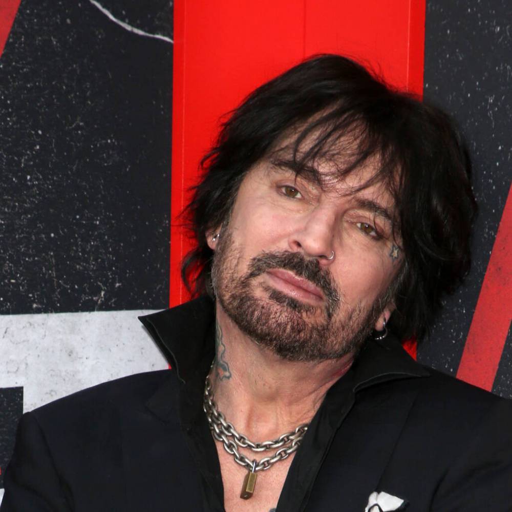 Tommy Lee - Tommy Lee shaves another $400,000 off former home - peoplemagazine.co.za - state California