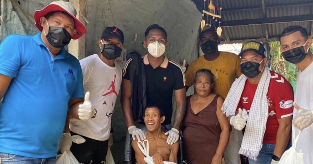 Rangers star Alfredo Morelos continues crisis aid effort as striker helps deliver food packages - dailyrecord.co.uk - Scotland - Colombia