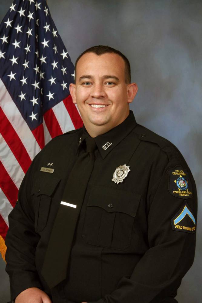Shootout leaves officer, hit-and-run suspect dead in Kansas - clickorlando.com - county Park - state Kansas - county Johnson - city Overland Park, state Kansas