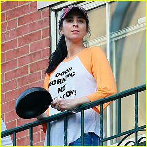 Sarah Silverman Cheers on Healthcare Workers at 7pm - justjared.com - city New York