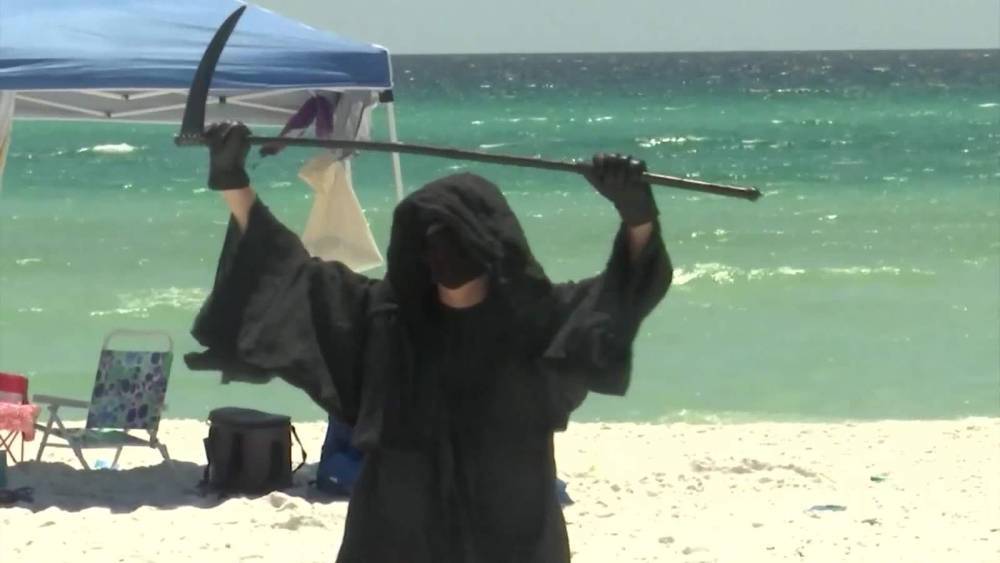 Ron Desantis - Daniel Uhlfelder - Video: Florida lawyer dresses as Grim Reaper to protest reopening of beaches - clickorlando.com - state Florida - county Walton