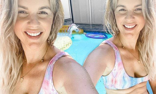 Bachelorette vet Ali Fedotowsky shows off her tummy after two pregnancies - dailymail.co.uk