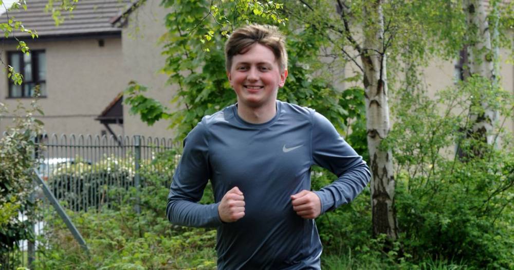Determined teenager puts his best foot forward for our NHS heroes - dailyrecord.co.uk