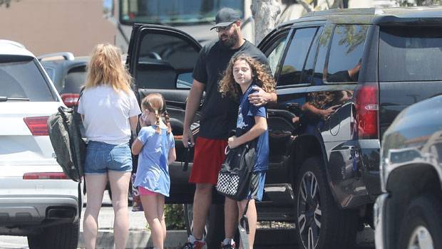 Kendra Wilkinson - Kendra Wilkinson Ex Hank Baskett Reunite To Take Kids On Supply Run In LA — See Pics - hollywoodlife.com