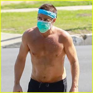 Colin Farrell - Colin Farrell Goes Shirtless for a Masked Run, Puts Hot Body on Display! - justjared.com