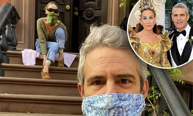 Andy Cohen - Sarah Jessica-Parker - Andy Cohen social distances with Met Gala date Sarah Jessica Parker as event cancelled amid COVID-19 - dailymail.co.uk