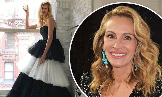 Julia Roberts - Julia Roberts stuns in a tiered tulle black and white gown to honor the Met Gala - dailymail.co.uk - city New York