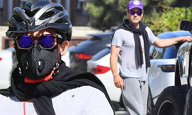 Robert Downey-Junior - Robert Downey Jr puts safety first with a helmet, mask and gloves for bike ride around Malibu - dailymail.co.uk - city Malibu