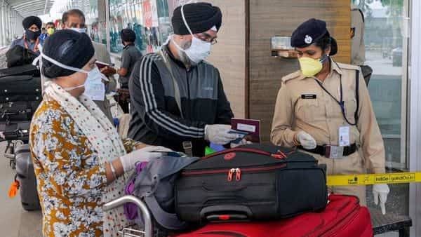 Govt suspends all existing visas until prohibition on international air travel - livemint.com - city New Delhi - India