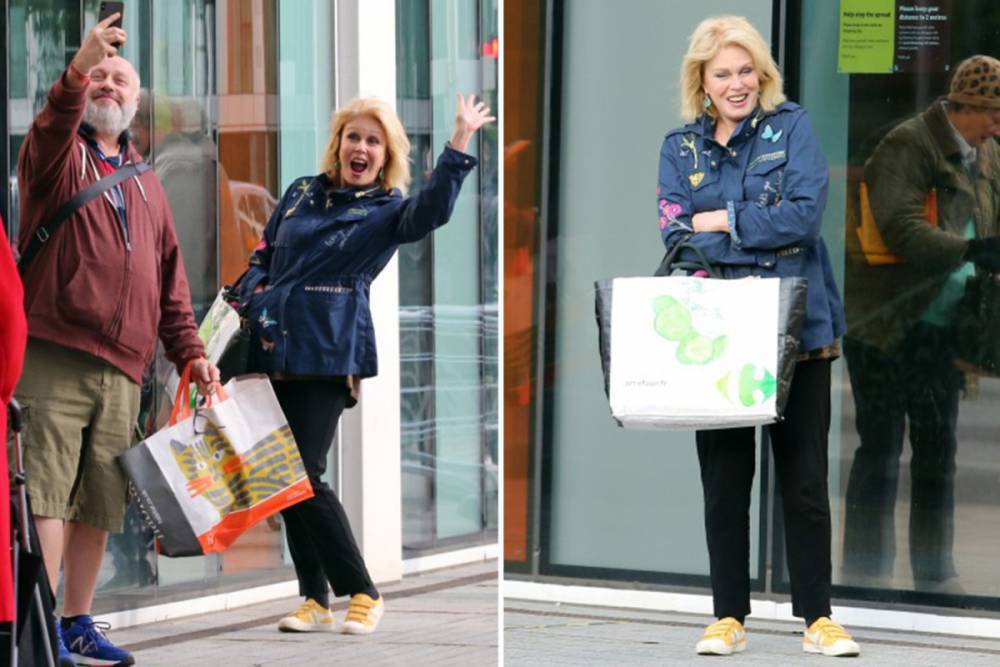 Joanna Lumley - Joanna Lumley, 74, joins the OAP queue at Sainsbury’s and poses for selfies with fellow shoppers during half hour wait - thesun.co.uk - France - city London