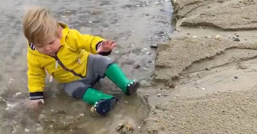 Gordon Ramsay - Gordon Ramsay shares video of baby son Oscar on Cornish beach after infuriating locals - mirror.co.uk - county Bay