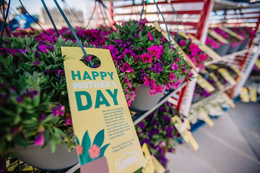 Lowe’s donates $1 million worth of flower baskets to moms in senior living homes this Mother’s Day - clickorlando.com - city Orlando