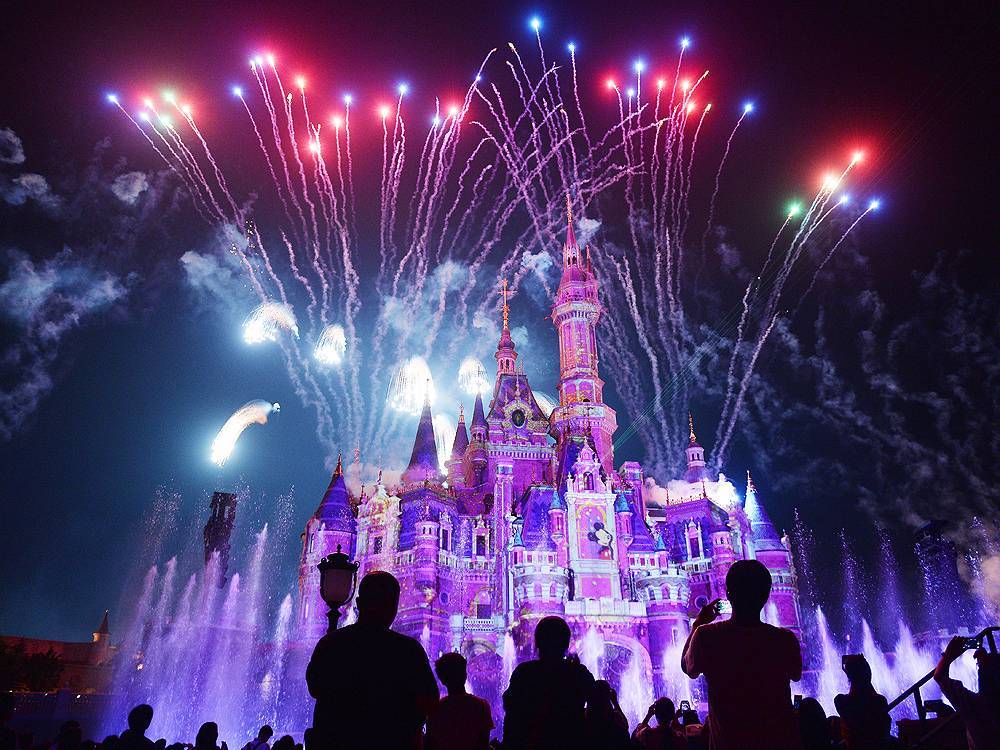 Disney takes US$1.4B hit from coronavirus as theme parks, movie theatres close - torontosun.com - Usa