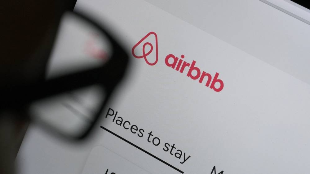 Brian Chesky - Airbnb to cut staff numbers as virus hits travel industry - rte.ie - San Francisco