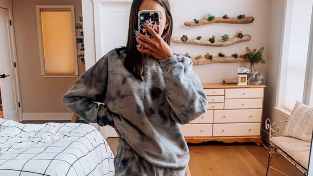 The Best Tie Dye Clothing From Nordstrom, Lululemon, Etsy and More - etonline.com