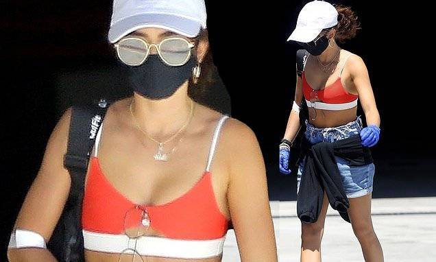 Sarah Hyland - Modern Family star Sarah Hyland stays cool in crop top and shorts for trip out in LA' - dailymail.co.uk - Los Angeles - city Los Angeles - county Wells - city Adams, county Wells